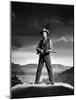 Convoi by Femmes WESTWARD THE WOMEN by William A Wellman with Robert Taylor, 1951 (b/w photo)-null-Mounted Photo