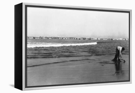 Copalis Beach, Washington - People Digging for Razor Clams-Lantern Press-Framed Stretched Canvas