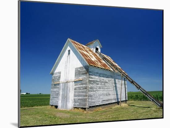 Corn Barn, a Wooden Building on a Farm at Hudson, the Midwest, Illinois, USA-Ken Gillham-Mounted Photographic Print