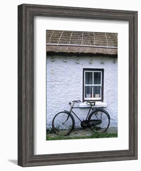 Cottage, Gencolumbkille, Donegal Peninsula, Co. Donegal, Ireland-Doug Pearson-Framed Photographic Print