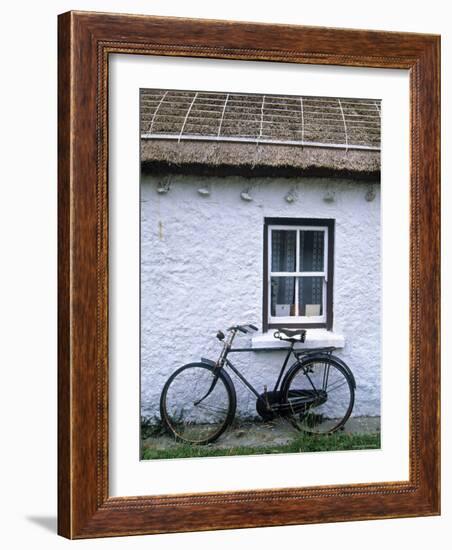 Cottage, Gencolumbkille, Donegal Peninsula, Co. Donegal, Ireland-Doug Pearson-Framed Photographic Print