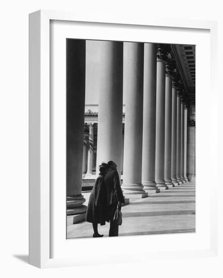 Couple Sightseeing in Italy-Carl Mydans-Framed Photographic Print