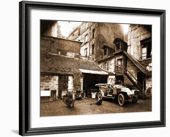 Cour, 7 Rue de Valence 1922-Eugène Atget-Framed Photographic Print