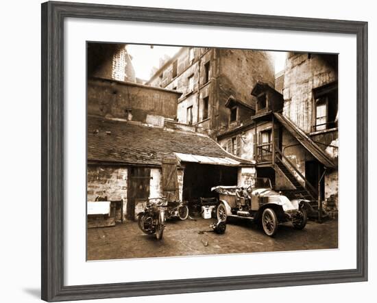 Cour, 7 Rue de Valence 1922-Eugène Atget-Framed Photographic Print