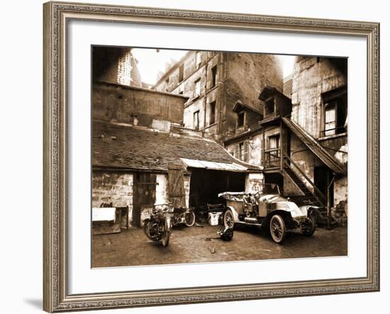 Cour, 7 Rue de Valence 1922-Eugène Atget-Framed Photographic Print