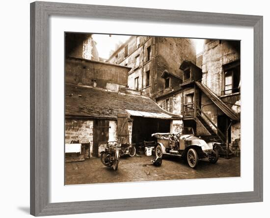 Cour, 7 Rue de Valence 1922-Eugène Atget-Framed Photographic Print