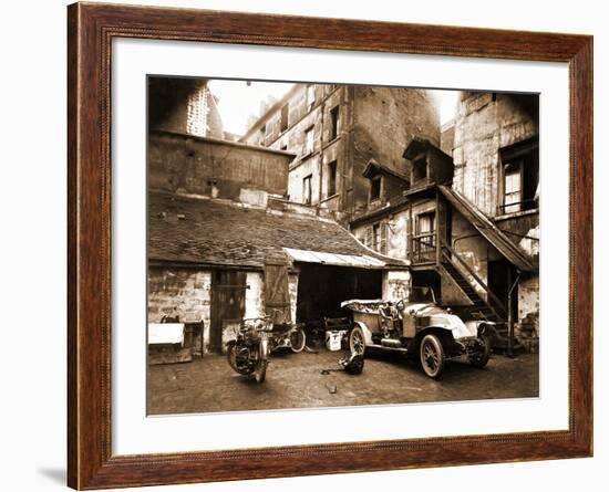 Cour, 7 Rue de Valence 1922-Eugène Atget-Framed Photographic Print