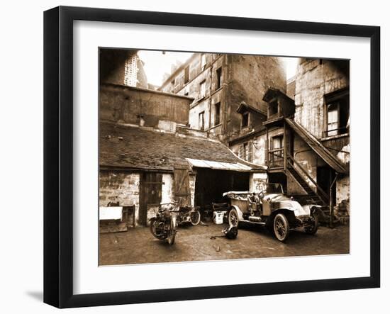 Cour, 7 Rue de Valence 1922-Eugène Atget-Framed Photographic Print