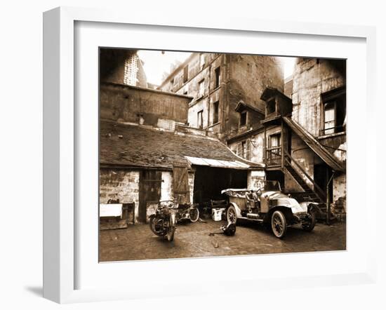 Cour, 7 Rue de Valence 1922-Eugène Atget-Framed Photographic Print