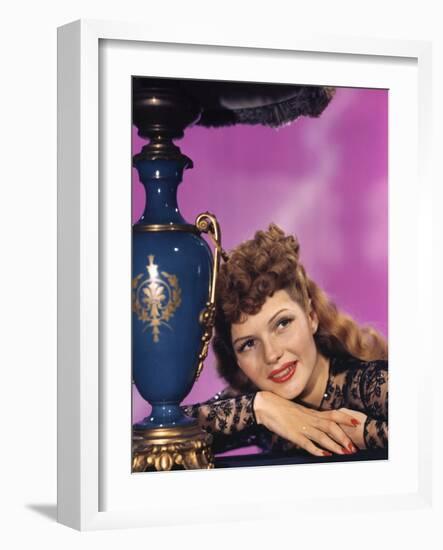 COVER GIRL, 1944 directed by CHARLES VIDOR Rita Hayworth (photo)-null-Framed Photo