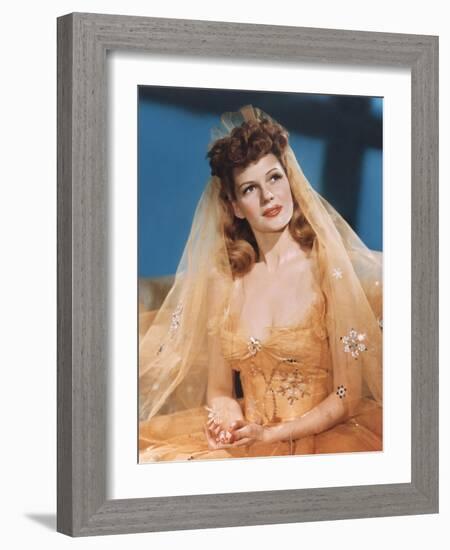 COVER GIRL, 1944 directed by CHARLES VIDOR Rita Hayworth (photo)-null-Framed Photo