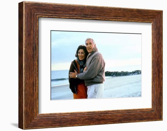 Crimes and delits CRIMES AND MISDEMEANORS, 1989 by WOODY ALLEN with Anjelica Huston and Martin Land-null-Framed Photo