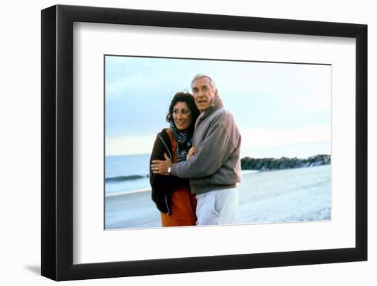 Crimes and delits CRIMES AND MISDEMEANORS, 1989 by WOODY ALLEN with Anjelica Huston and Martin Land-null-Framed Photo