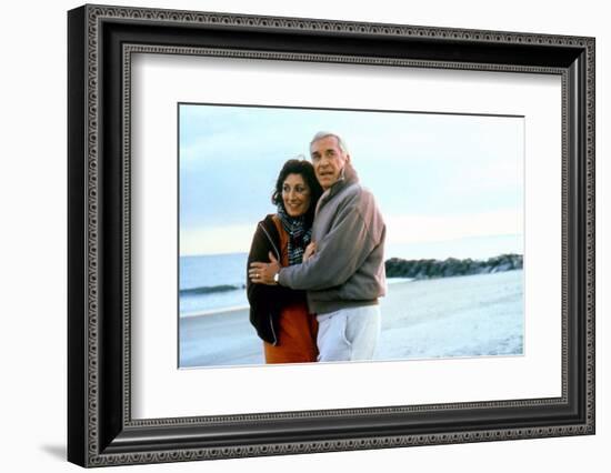 Crimes and delits CRIMES AND MISDEMEANORS, 1989 by WOODY ALLEN with Anjelica Huston and Martin Land-null-Framed Photo