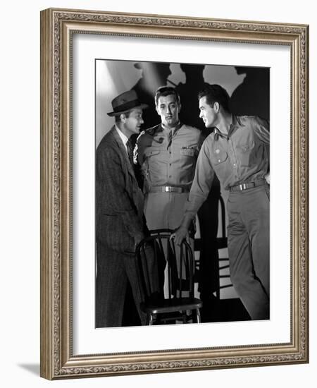 Crossfire, Robert Young, Robert Mitchum, Robert Ryan, 1947-null-Framed Photo