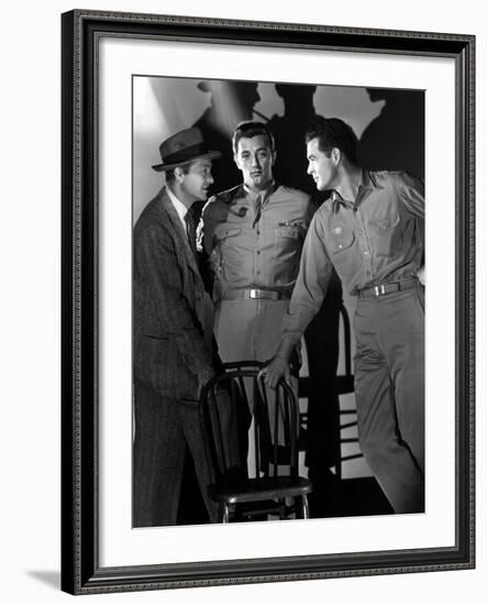 Crossfire, Robert Young, Robert Mitchum, Robert Ryan, 1947-null-Framed Photo