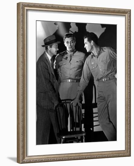 Crossfire, Robert Young, Robert Mitchum, Robert Ryan, 1947-null-Framed Photo