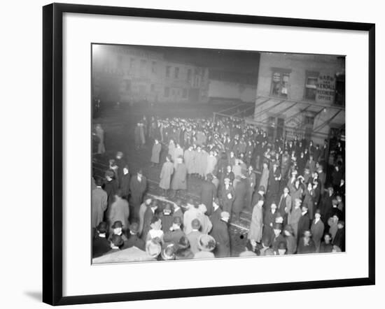 Crowd awaiting survivors from the Titanic, 1912-null-Framed Photographic Print