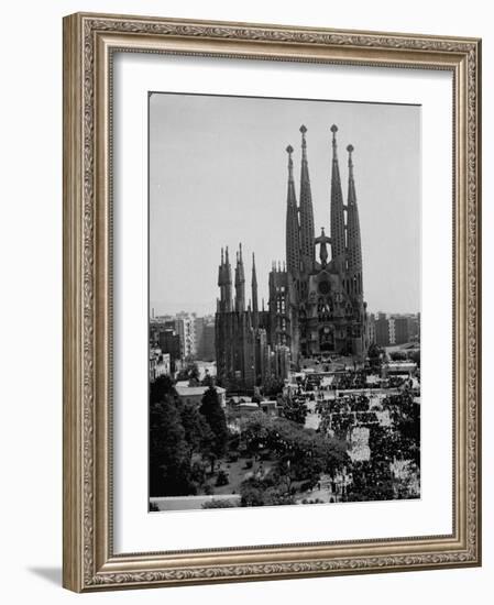 Crowds Gathering Outside the Sagrada Familia Church-Dmitri Kessel-Framed Photographic Print