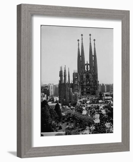 Crowds Gathering Outside the Sagrada Familia Church-Dmitri Kessel-Framed Photographic Print