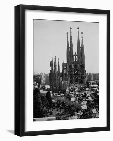 Crowds Gathering Outside the Sagrada Familia Church-Dmitri Kessel-Framed Photographic Print