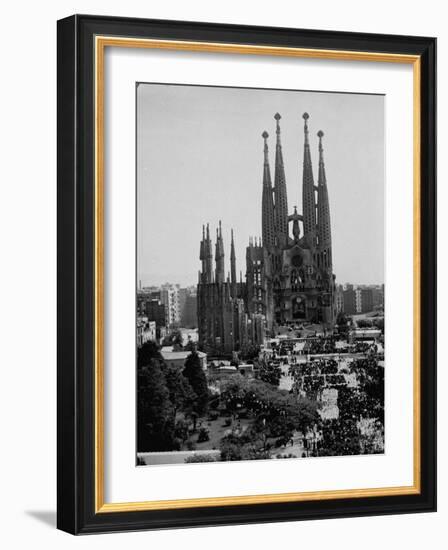 Crowds Gathering Outside the Sagrada Familia Church-Dmitri Kessel-Framed Photographic Print