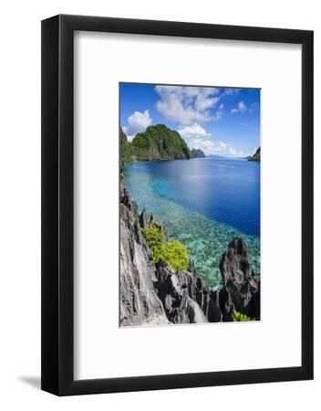 Crystal Clear Water In The Bacuit Archipelago Palawan