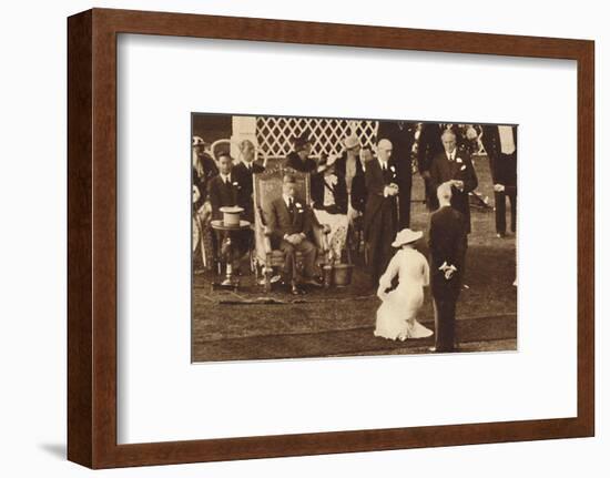 'Curtsy To Her King', 1937-Unknown-Framed Photographic Print