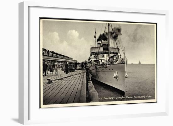 Cuxhaven,Seebäderbrücke,Dampfer Kaiser Der Hapag-null-Framed Giclee Print