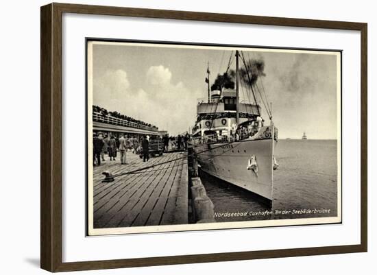 Cuxhaven,Seebäderbrücke,Dampfer Kaiser Der Hapag-null-Framed Giclee Print