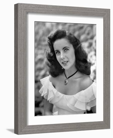 CYNTHIA, 1947 directed by ROBERT Z. LEONARD Elizabeth Taylor (b/w photo)-null-Framed Photo