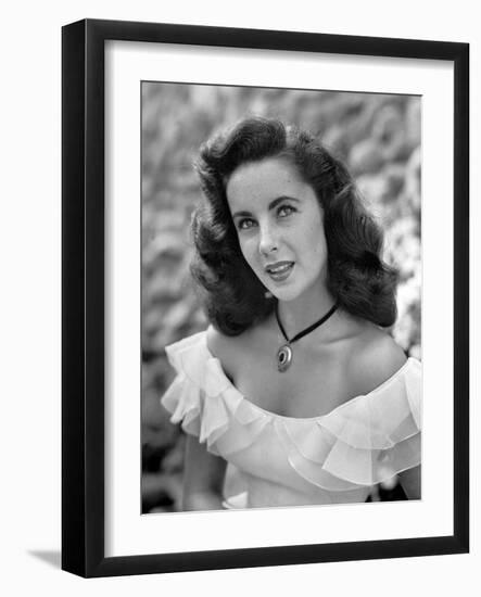 CYNTHIA, 1947 directed by ROBERT Z. LEONARD Elizabeth Taylor (b/w photo)-null-Framed Photo