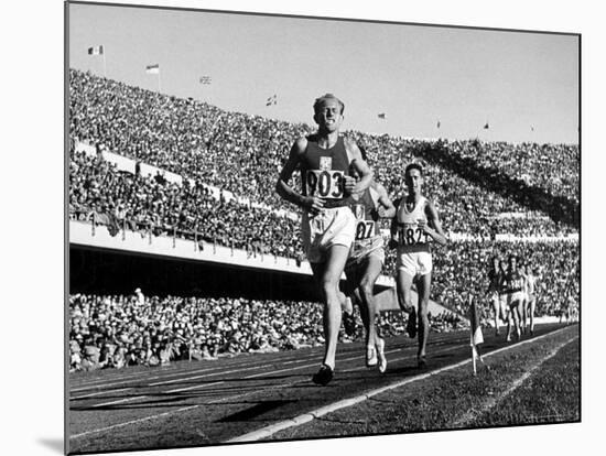 Czech Track and Field Gold Medalist Emil Zatopek, Leading Pack, Competing in 1952 Olympic Games-Mark Kauffman-Mounted Premium Photographic Print