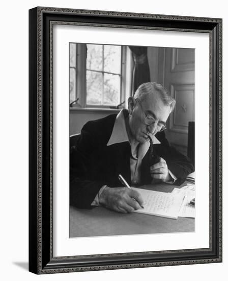 Dale Carnegie-Alfred Eisenstaedt-Framed Photographic Print