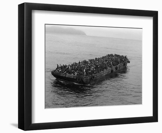 Danang Refugees-Associated Press-Framed Photographic Print