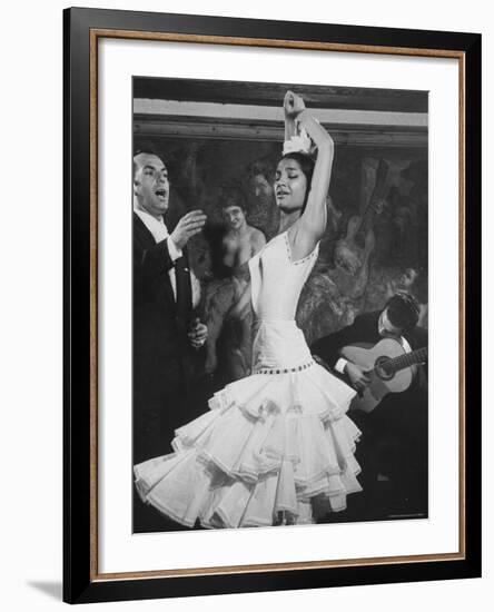 Dancer Maria Albaicin, Dancing in Corral de La Moreria, Rio de Janeiro-Loomis Dean-Framed Photographic Print