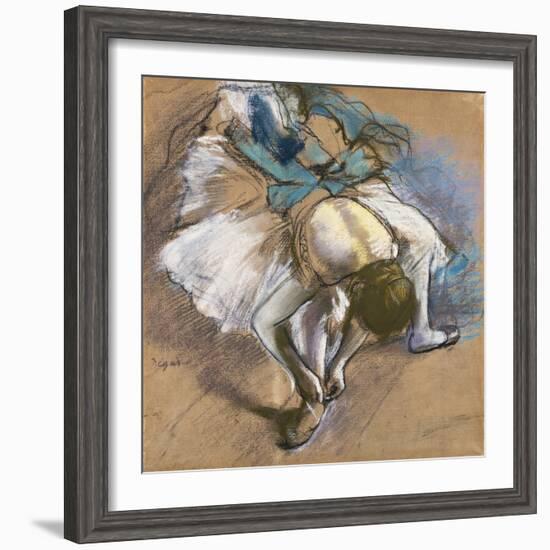 Dancer Putting on Her Shoes; Danseuse Attachant Son Chausson, C.1880-1885-Edgar Degas-Framed Giclee Print