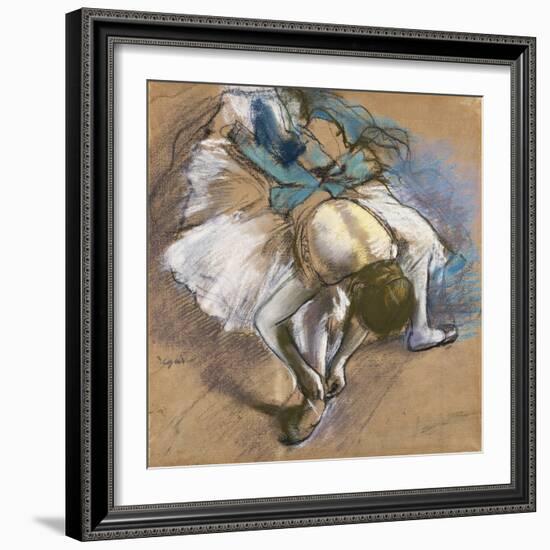 Dancer Putting on Her Shoes; Danseuse Attachant Son Chausson, C.1880-1885-Edgar Degas-Framed Giclee Print