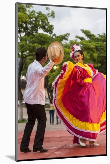 Dancers Entertain a Crowd, Central, Chiapa De Corzo, Chiapas, Mexico-Brent Bergherm-Mounted Photographic Print