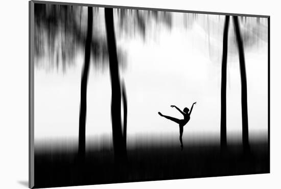 Dancing-Bocah Bocor-Mounted Photographic Print