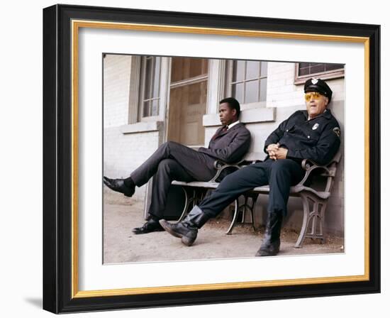 Dans la chaleur by la nuit, IN THE HEAT OF THE NIGHT by Norman Jewison with Sidney Poitier, Rod Ste-null-Framed Photo