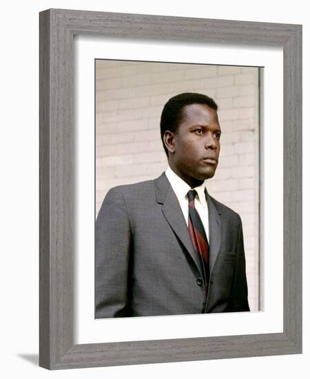 Dans la chaleur by la nuit IN THE HEAT OF THE NIGHT by NormanJewison with Sidney Poitier, 1967 (pho-null-Framed Photo