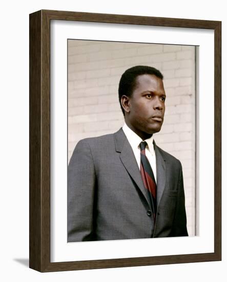 Dans la chaleur by la nuit IN THE HEAT OF THE NIGHT by NormanJewison with Sidney Poitier, 1967 (pho-null-Framed Photo