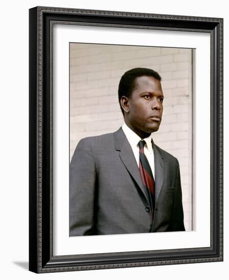 Dans la chaleur by la nuit IN THE HEAT OF THE NIGHT by NormanJewison with Sidney Poitier, 1967 (pho-null-Framed Photo