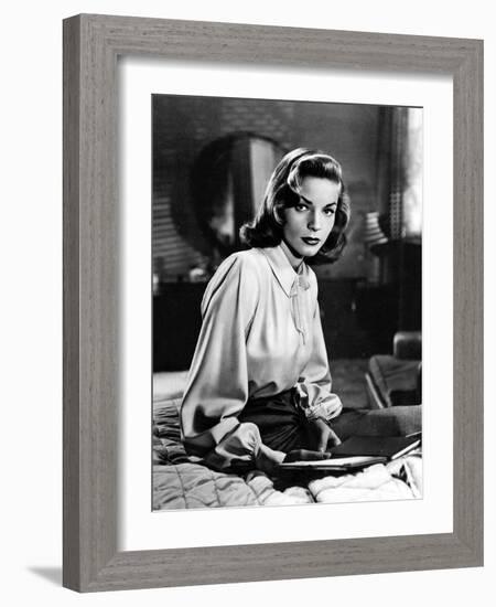 DARK PASSAGE, 1947 directed by DELMER DAVES Lauren Bacall (b/w photo)-null-Framed Photo