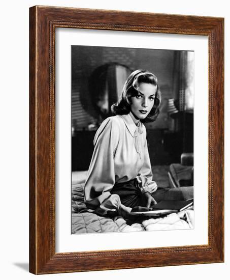 DARK PASSAGE, 1947 directed by DELMER DAVES Lauren Bacall (b/w photo)-null-Framed Photo