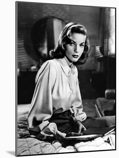 DARK PASSAGE, 1947 directed by DELMER DAVES Lauren Bacall (b/w photo)-null-Mounted Photo