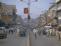 Street Scene, Rajah Bazaar, Rawalpindi, Punjab, Pakistan-David Poole-Photographic Print