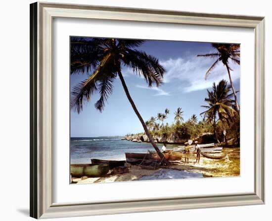 December 1946: Fishermen at Runaway Bay in Jamaica-Eliot Elisofon-Framed Photographic Print