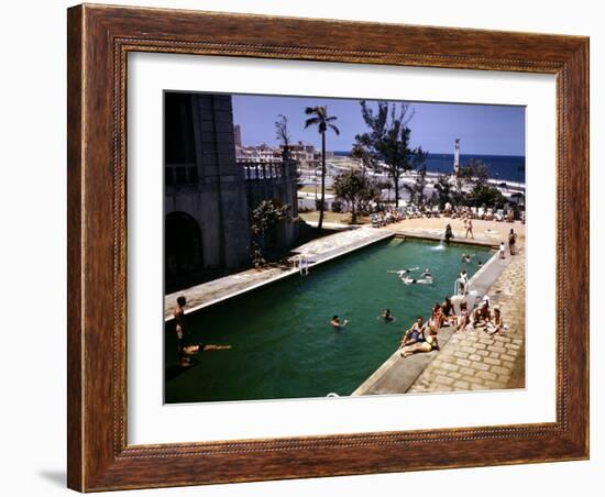 December 1946: Guests Swimming at the Pool at the Hotel Nacional in Havana, Cuba-Eliot Elisofon-Framed Photographic Print